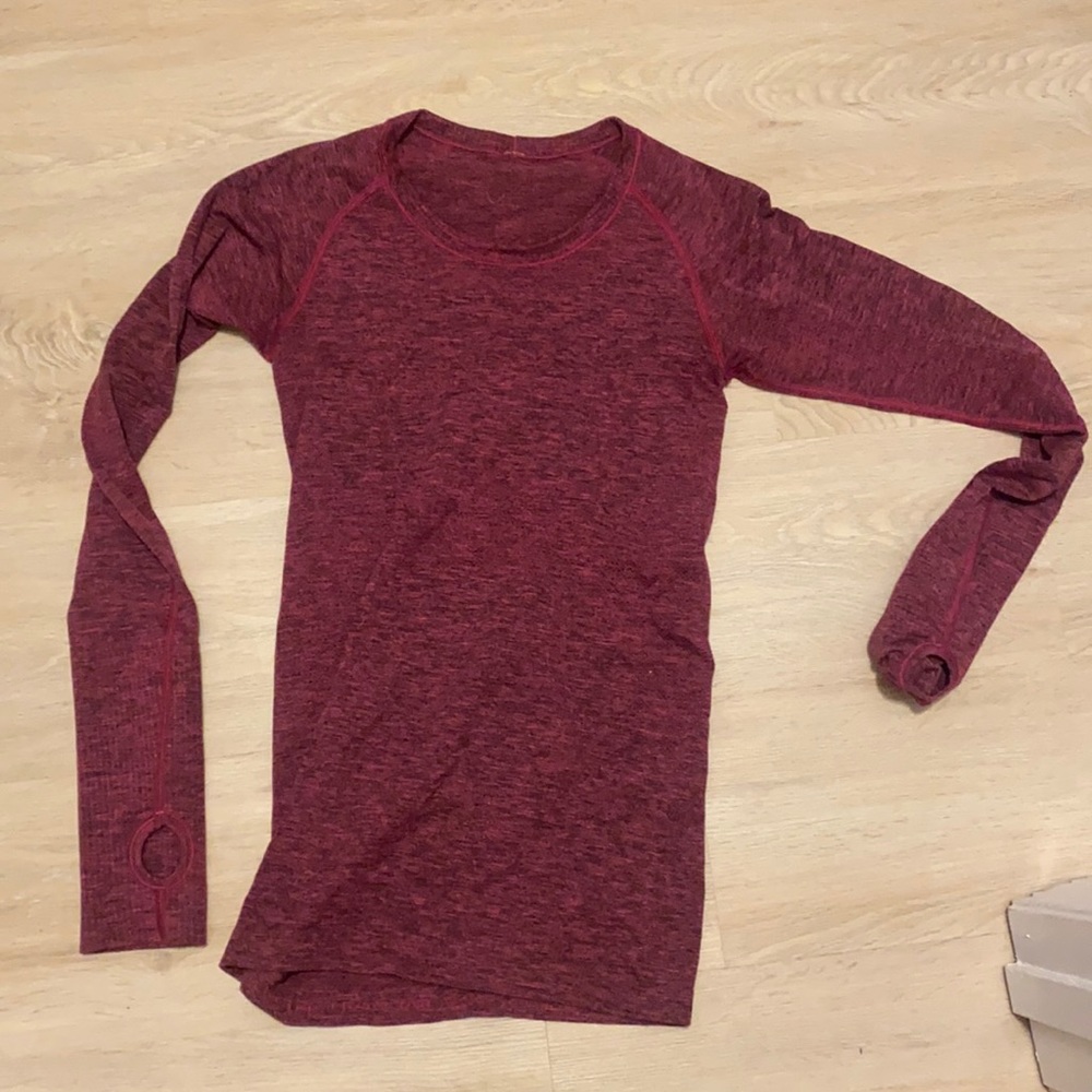 Long sleeve metal vent women’s running top.
